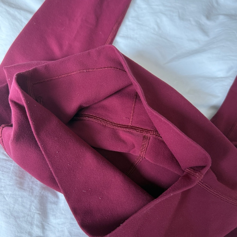 Lululemon Merlot align legging size 4, good used condition - Picture 7 of 8